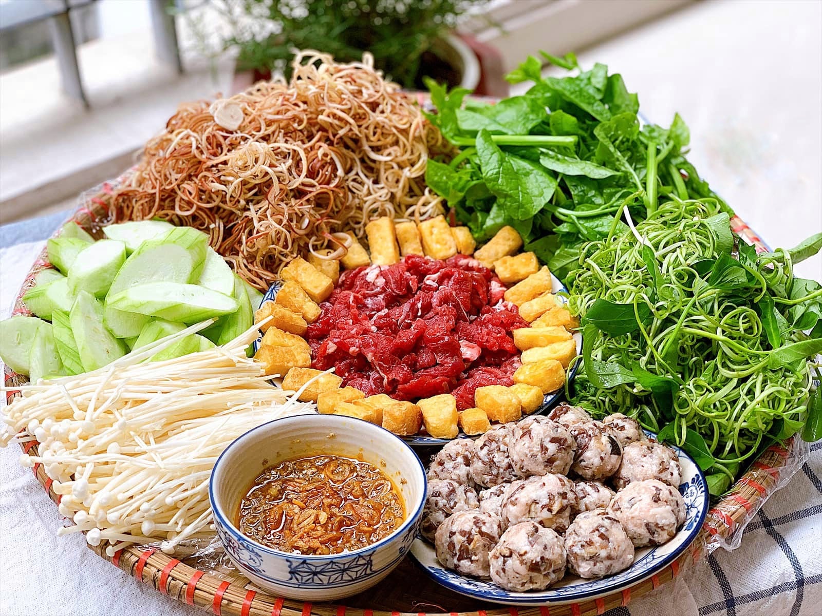 LẨU RIÊU CUA BẮP BÒ SƯỜN SỤN